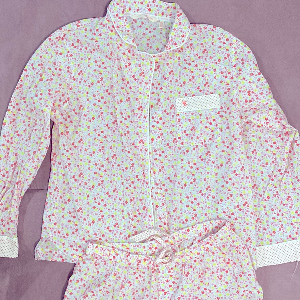 Victoria’s Secrets Floral Pajamas Shorts with Long Sleeve Size M/M